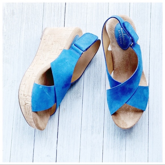 clarks blue suede sandals